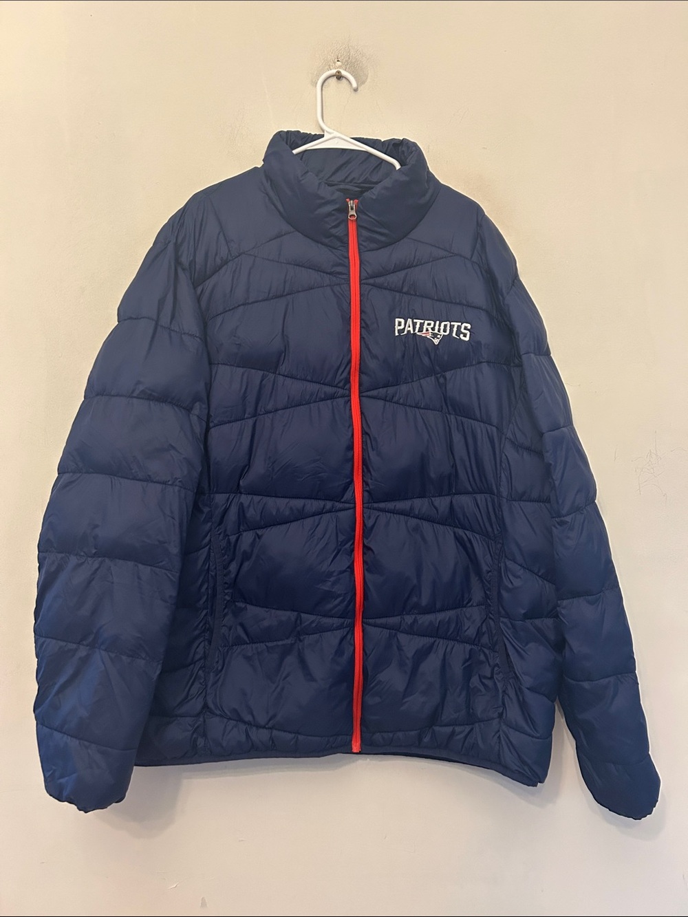 G-lll NFL New England Patriots Navy Puffer Jacket with Red Trim Size 4 XL EUC